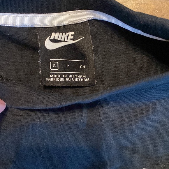 Nike black crop sweatshirt - Picture 2 of 3